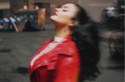 Η πολυπλατινένια τραγουδίστρια και στιχουργός Demi Lovato μετά το μουσικό της comeback με την εμφάνιση της στα φετινά Grammys, επιστρέφει κυκλοφορώντας ένα νέο συναισθηματικό τραγούδι με τίτλο ‘I Love Me’.